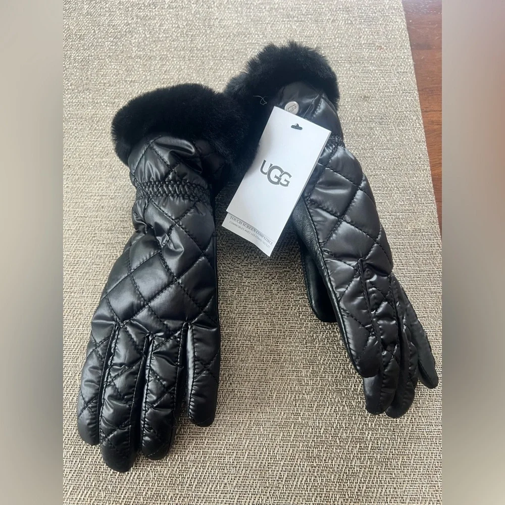 NWT Ugg gloves‎ with faux fur trim
